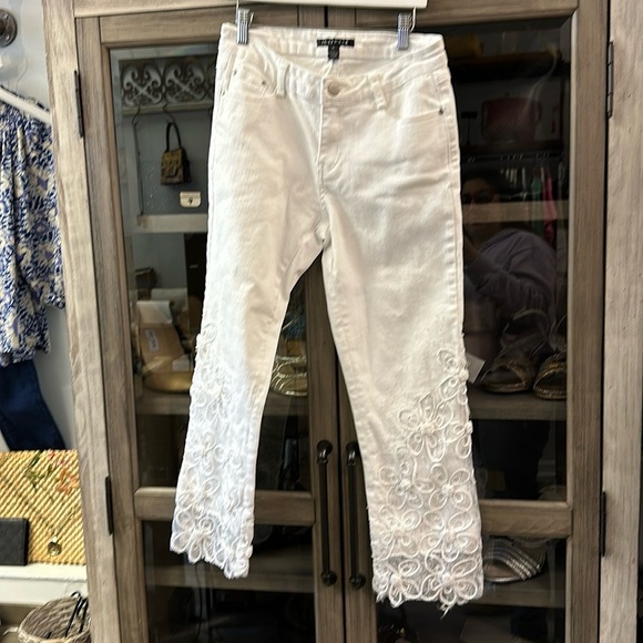 Juliette White Denim Pants with Lace & Embroidery Size 6 - Picture 3 of 7